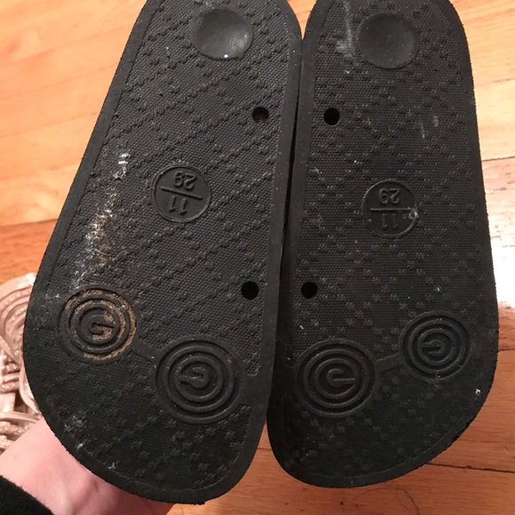 Toddler Girl Emoji sandals size 10 - Picture 3 of 3